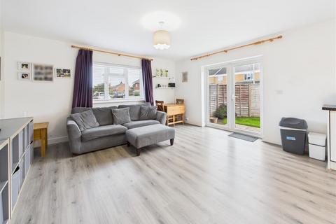 2 bedroom flat for sale, Homefield Road, Walton-On-Thames