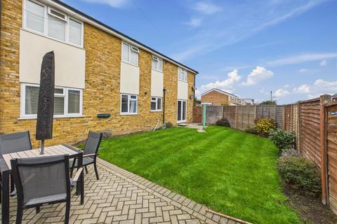 2 bedroom flat for sale, Homefield Road, Walton-On-Thames