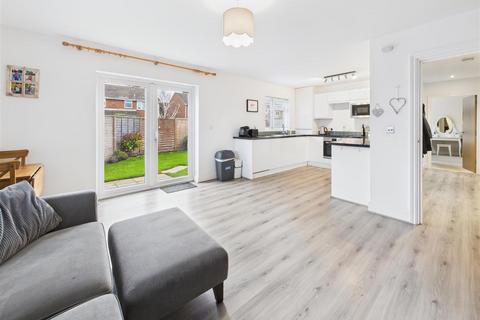 2 bedroom flat for sale, Homefield Road, Walton-On-Thames