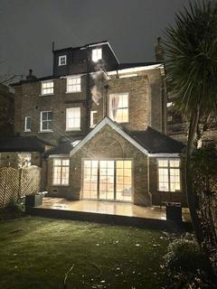 5 bedroom semi-detached house to rent, Richmond TW9