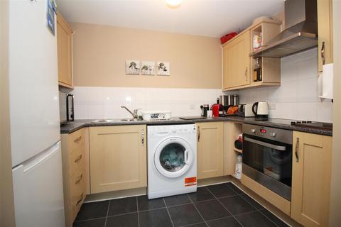 2 bedroom apartment to rent, Commonwealth Drive, Crawley, West Sussex. RH10 1AJ