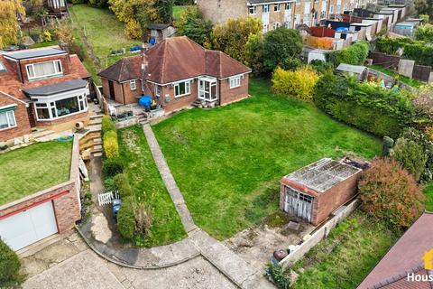 3 bedroom detached house for sale, Springfield Close, Chesham, HP5
