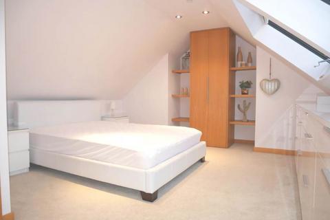 3 bedroom flat to rent, Sunbury Street, Edinburgh,