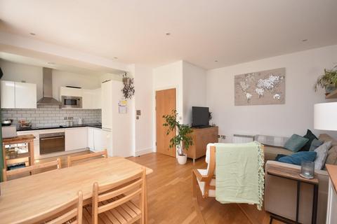 2 bedroom apartment to rent, 8 Woodlands, Hayes Point, Sully, CF64 5QE