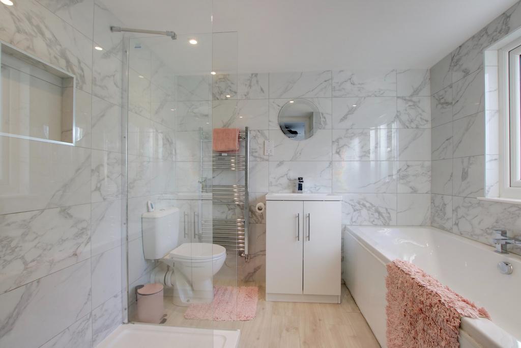 En suite to bedroom one