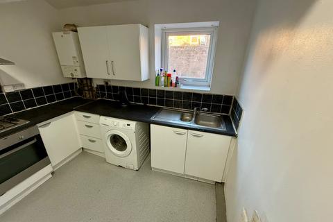 5 bedroom terraced house to rent, Wingrove Road, Newcastle upon Tyne