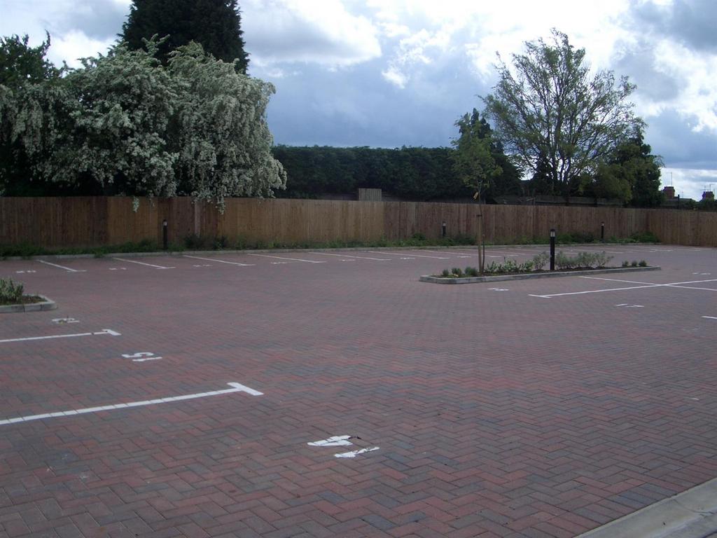 P1003 - 23 Knolls Court 017.JPG