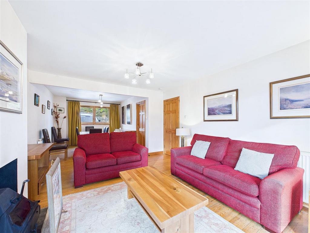 Sitting Room &amp; Dining Area