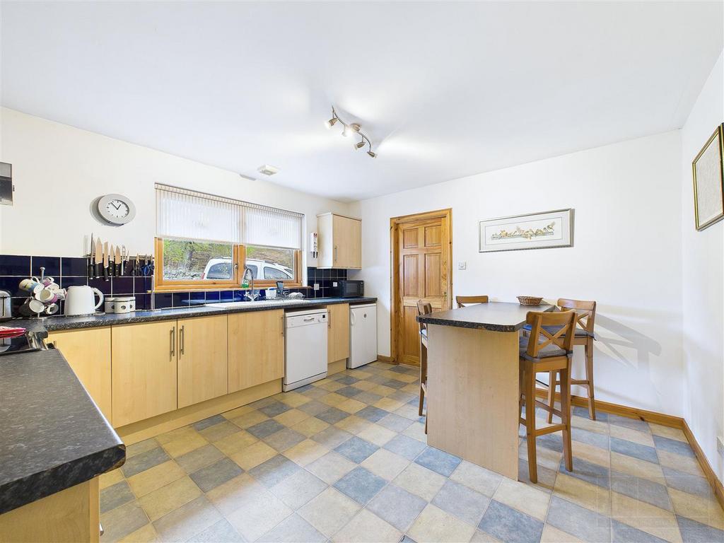 Kitchen &amp; Breakfast Area