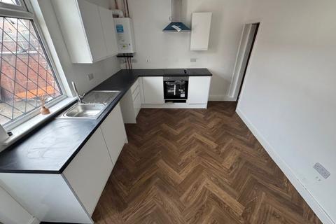 2 bedroom terraced house to rent, Walthew Lane, Platt Bridge
