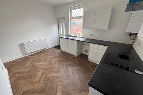 2 bedroom terraced house to rent, Walthew Lane, Platt Bridge