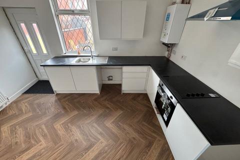 2 bedroom terraced house to rent, Walthew Lane, Platt Bridge