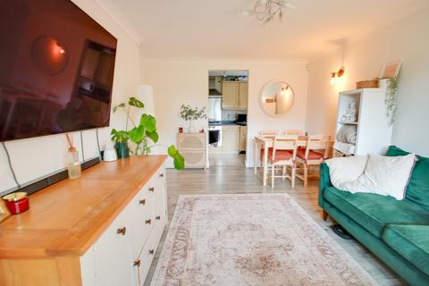 undefined, WEST END! NO FORWARD CHAIN! GROUND FLOOR WITH DIRECT ACCESS!