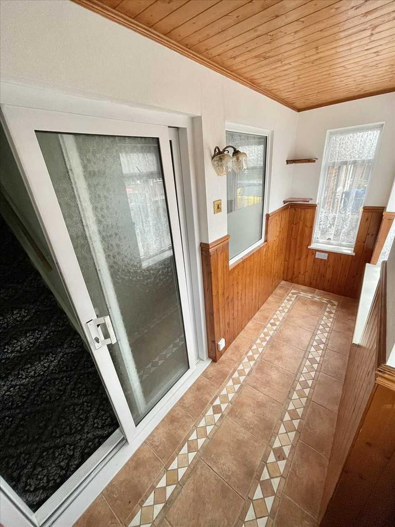 Entrance porch/lobby