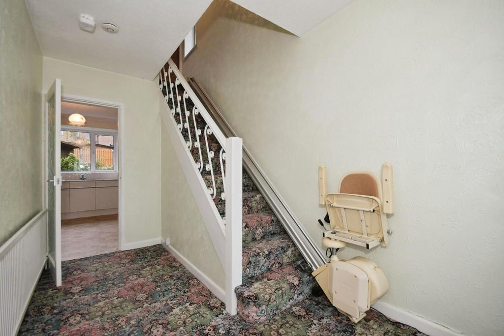 ENTRANCE HALL 02.jpg