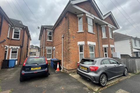 Studio to rent, Hermitage Road, Poole BH14