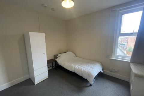 Studio to rent, Hermitage Road, Poole BH14