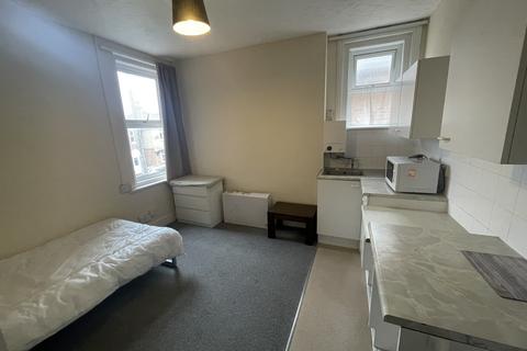 Studio to rent, Hermitage Road, Poole BH14