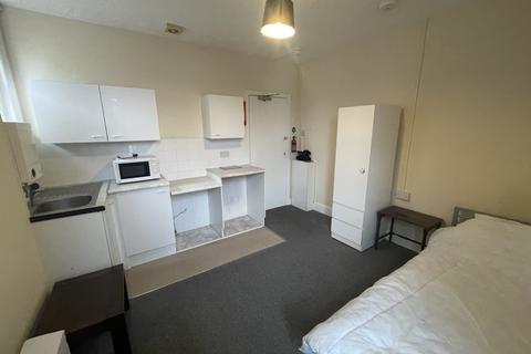 Studio to rent, Hermitage Road, Poole BH14