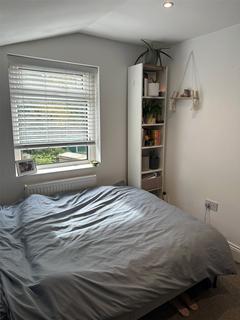 5 bedroom terraced house to rent, White Hart Lane, London, N22