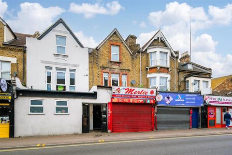 3 bedroom flat for sale, Markhouse Road, London
