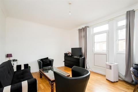 3 bedroom flat for sale, Markhouse Road, London