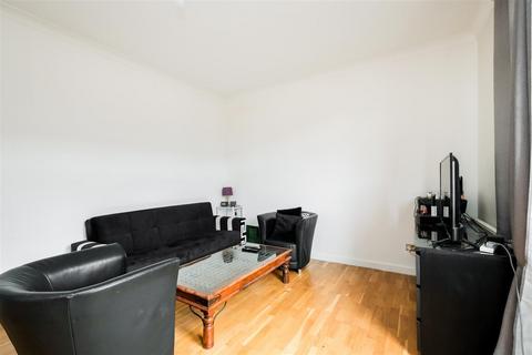 3 bedroom flat for sale, Markhouse Road, London