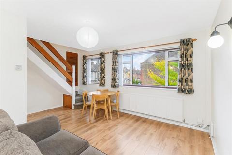 2 bedroom maisonette to rent, Renness Road, Walthamstow, E17