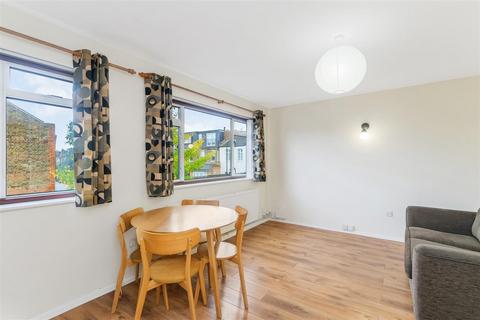 2 bedroom maisonette to rent, Renness Road, Walthamstow, E17