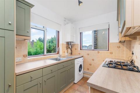 2 bedroom maisonette to rent, Renness Road, Walthamstow, E17