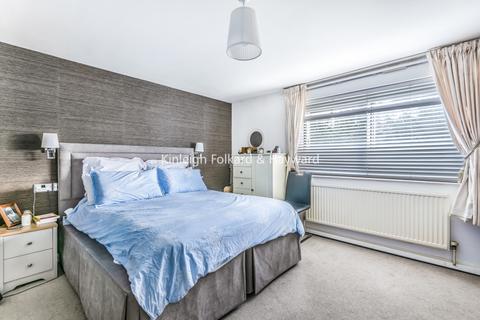 undefined, Oakleigh Road North, London, N20
