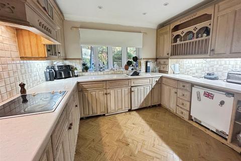 4 bedroom detached house for sale, Roman Road, Broadstone