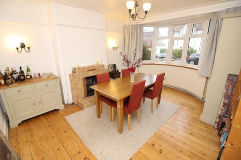 3 bedroom semi-detached house for sale, Lynwood Drive, Worcester Park KT4