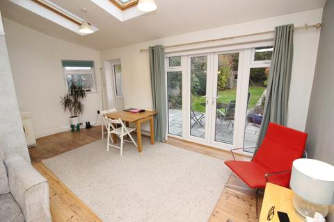 3 bedroom semi-detached house for sale, Lynwood Drive, Worcester Park KT4
