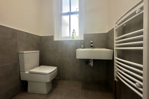 1 bedroom in a flat share to rent, Elgin Avenue, London W9