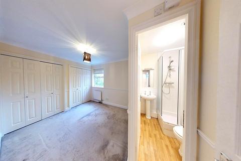 2 bedroom apartment to rent, Oakleighs, High Road, Woodford Green, IG8