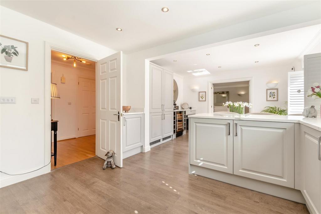 8659699-interior12.jpg