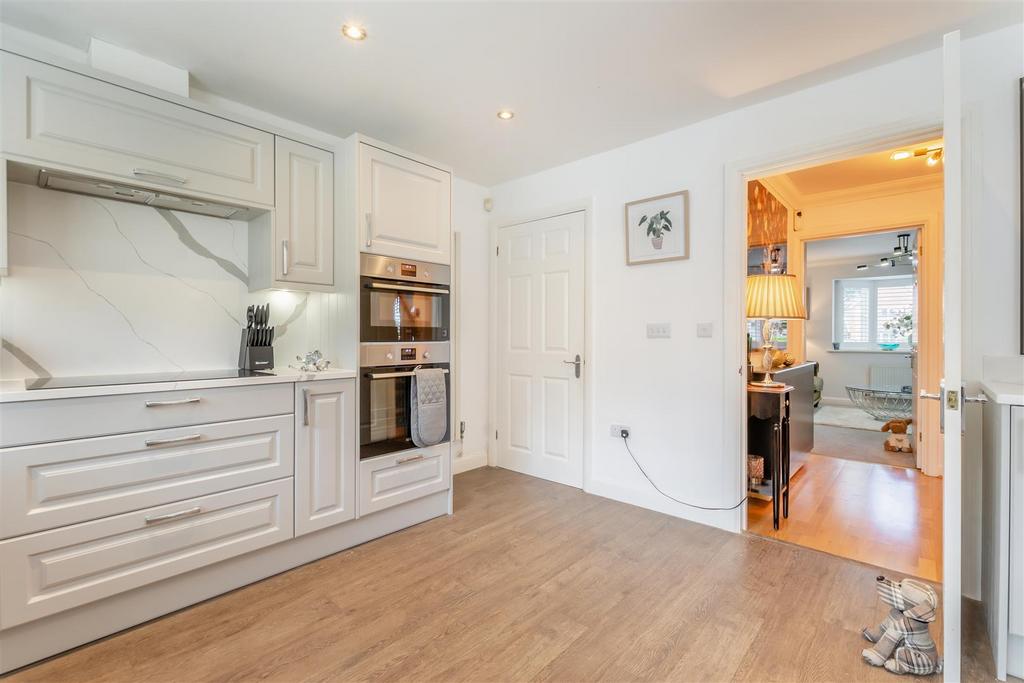 8659699-interior15.jpg