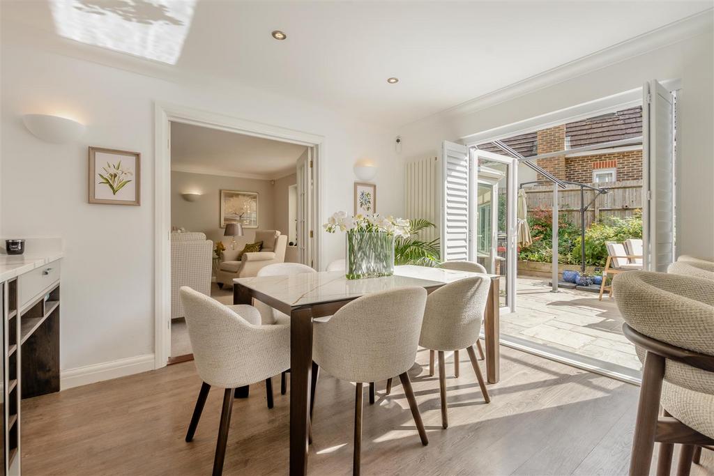 8659699-interior13.jpg