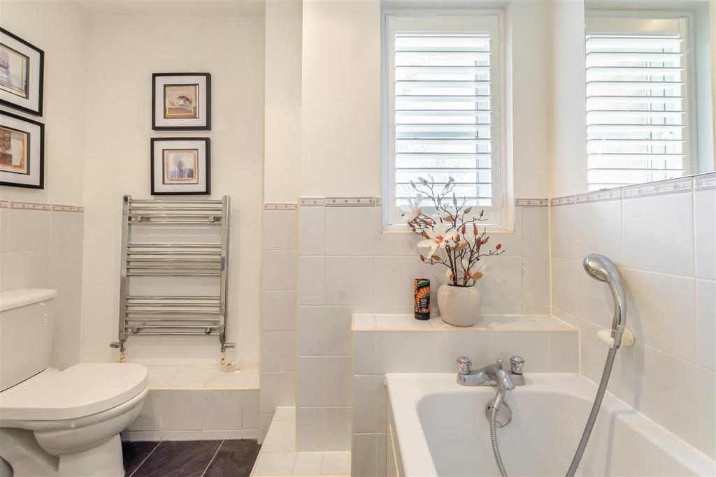 8659699-interior34.jpg