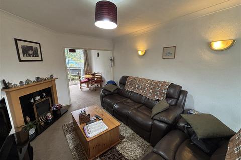 3 bedroom semi-detached house for sale, Wellesbourne Drive, Glenfield, Leicester