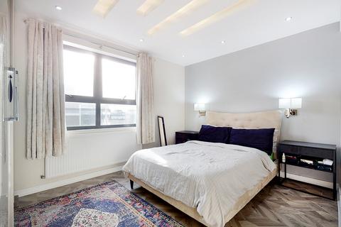 undefined, Turner Street, London E1