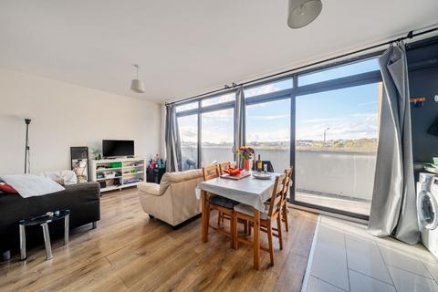 3 bedroom flat to rent, Caxton Road, Wimbledon, London, SW19