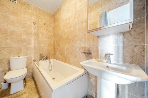 3 bedroom flat to rent, Caxton Road, Wimbledon, London, SW19