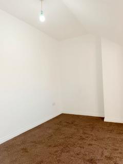 2 bedroom flat to rent, Dock road (Flat 5), Tilbury, Essex, RM18
