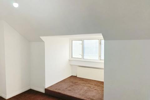 2 bedroom flat to rent, Dock road (Flat 5), Tilbury, Essex, RM18