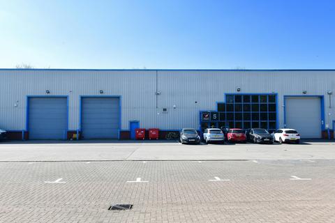 Distribution warehouse to rent, Bevan Way Smethwick B66 1BZ