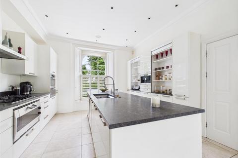 undefined, Castelnau, Barnes