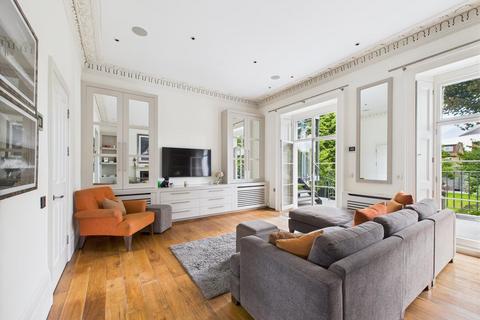 undefined, Castelnau, Barnes