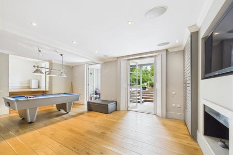 undefined, Castelnau, Barnes